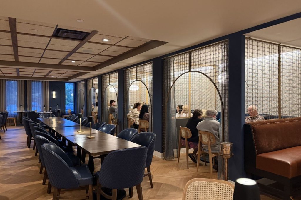 Private booths in Braintree restaurant designed by Choo and Company